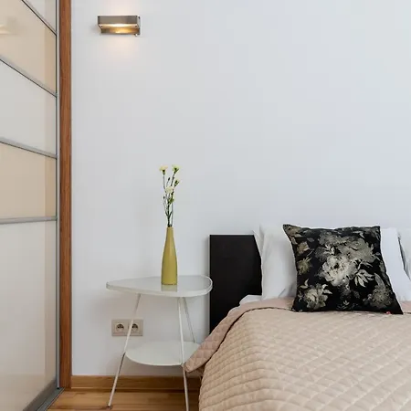 Apartment Modern With Free Parking Spot *