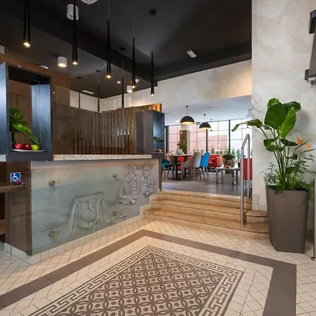 Leonardo Boutique Center Hotel