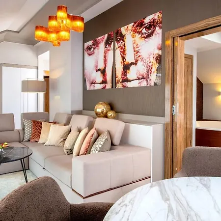 Hotel Leonardo Boutique Center