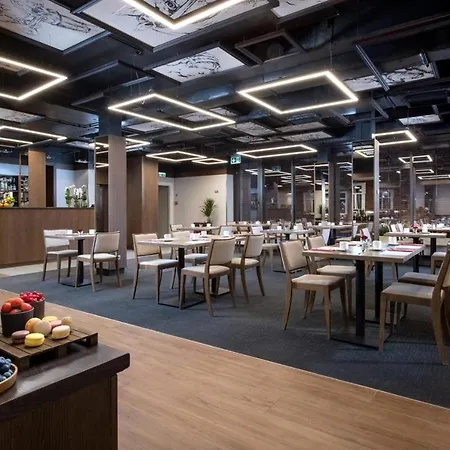 Leonardo Boutique Center Hotel
