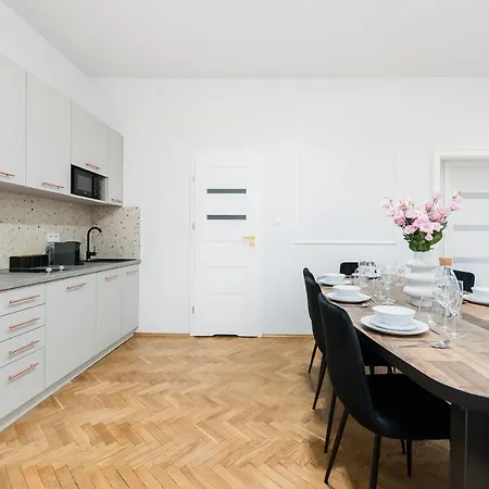 Gallery 7 - 3 Apartment *