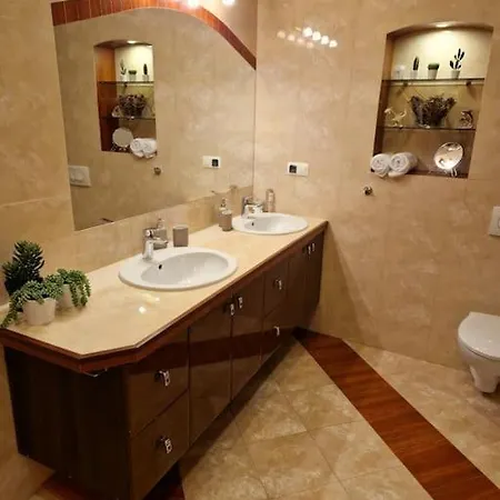 Apartment Royal Palace From The 14th Century - 125 M2 *
