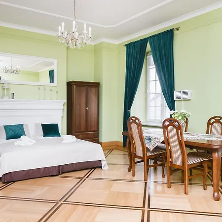 W Palacu Pod Baranami Apartmán *