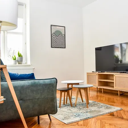 Sunny Corner Apartment