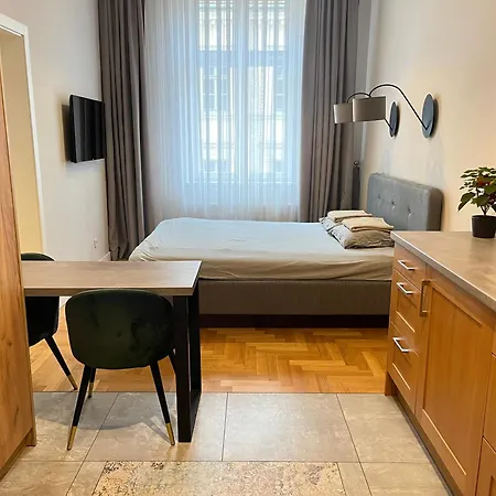 Studencka St Apartment *