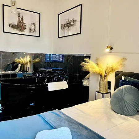 Old Town Jacuzzi Apartment *