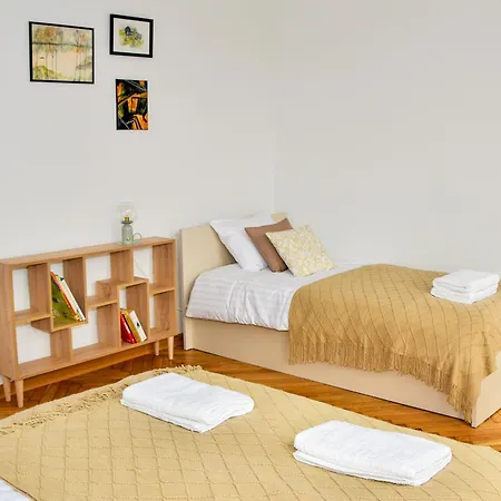 Sunny Corner Apartment