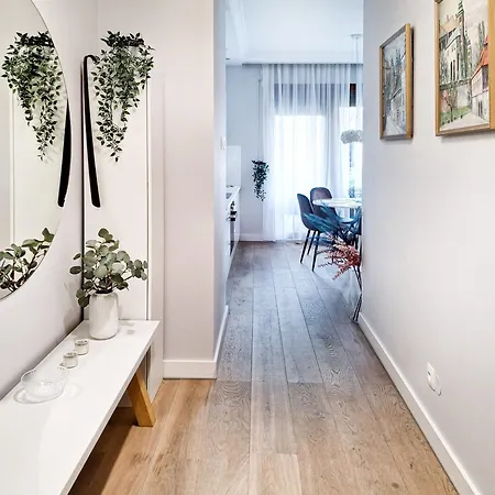Apartmán Classy 2-room With Private Garden And Air Conditioning- Old Town