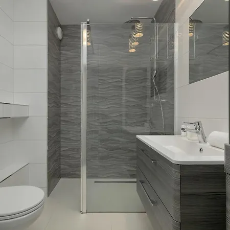 With Garden In By Renters Apartment Krakau