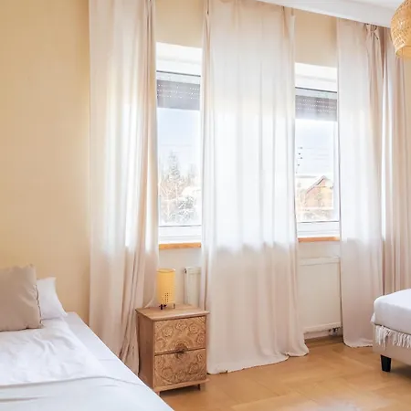 게스트하우스 Blisshouse Luxurious Calm And Energetic Spot Near By Surrounded By The Forest Where Will Find Your Peace And Your People