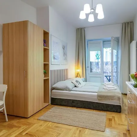 June C W/small Balcony Apartment Krakow