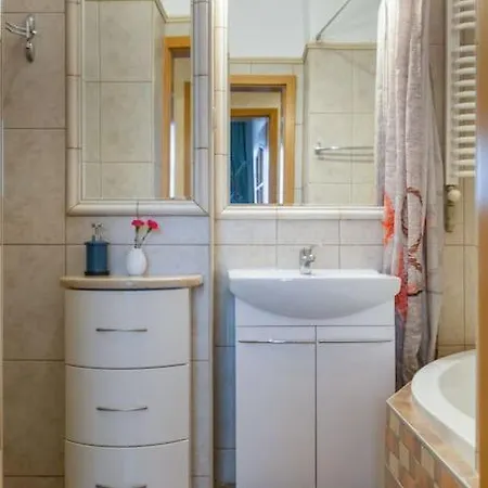 Domus Krakowski 3-bedroom Apt. Lägenhet Kraków