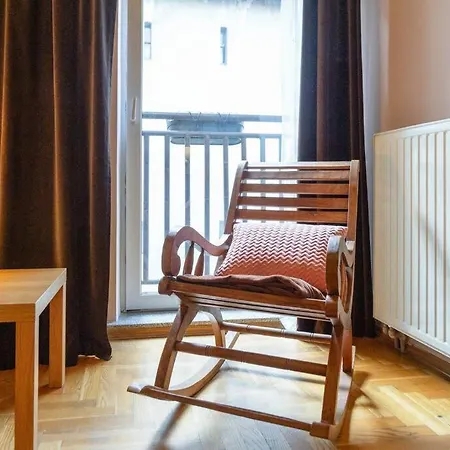 Domus Krakowski 3-bedroom Apt.