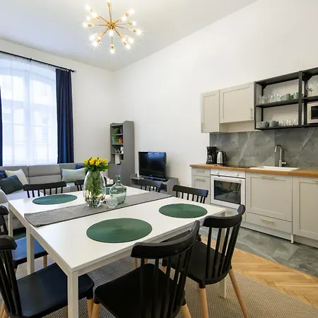 アパート Wawelove Spacious 3 Bedroom 1 Min To Main Sq!