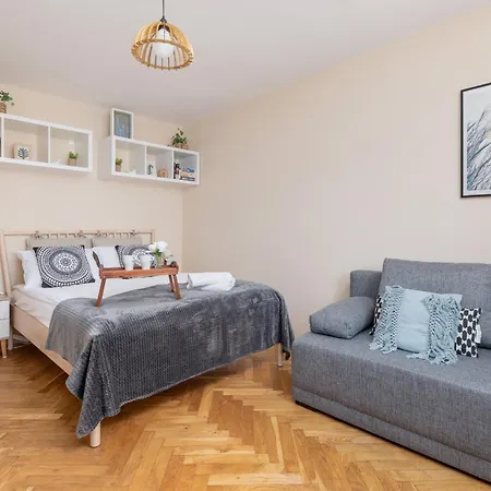 Eagle Pharmacy By Renters Apartment