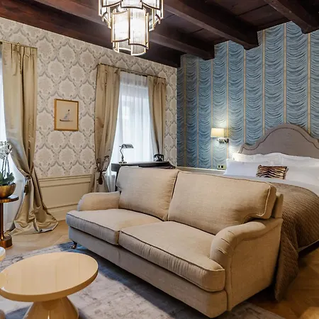 Unicus Palace Old Town - Destigo Hotel 5*