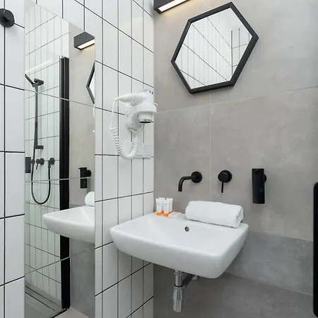 Apartment Cracow Miodowa 42 Elegant By Renters *