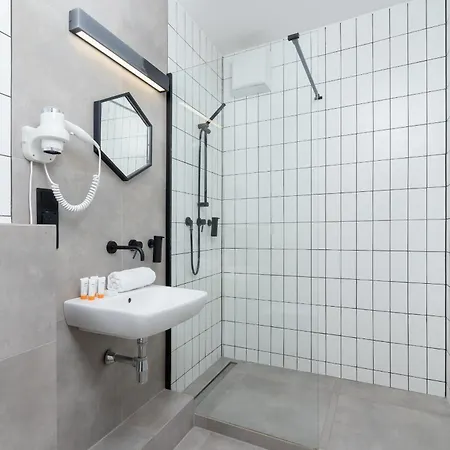 Cracow Miodowa 42 Elegant By Renters Krakow