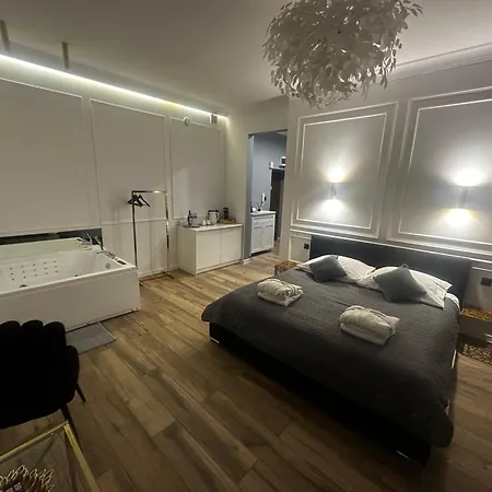 Shine Prywatne Jacuzzi Starowislna
