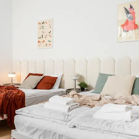 Apartment Modern Centrally Located - By Upstairs *