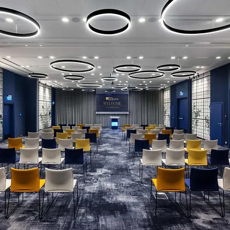 Hilton Garden Airport 4*