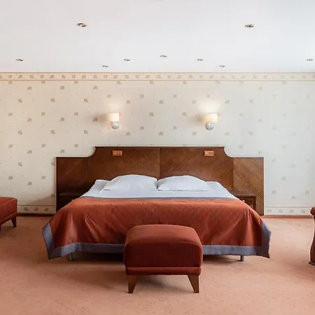 Alf Hotel