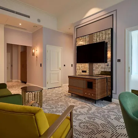 Saski Curio Collection By Hilton