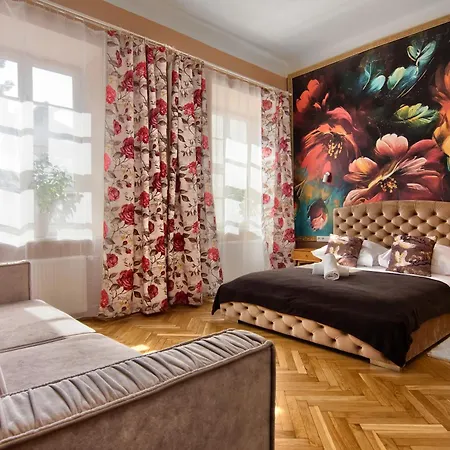 Mikołajska 5 *