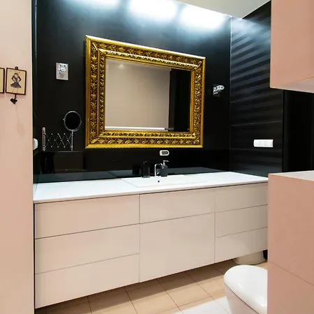 Spacious 3br With Ac In Living Room, 2 Balconies クラクフ