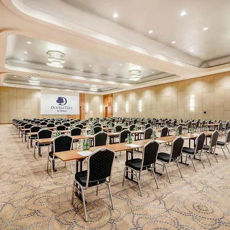 Doubletree By Hilton & Convention Center Otel
