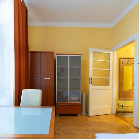 Calm Pedzichow Street Apartment *