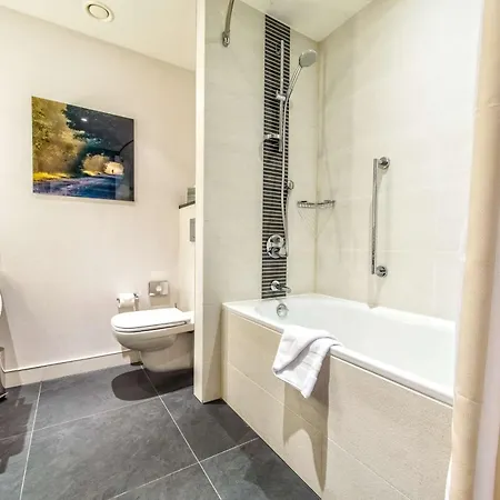 Otel Hilton Garden Airport 4*