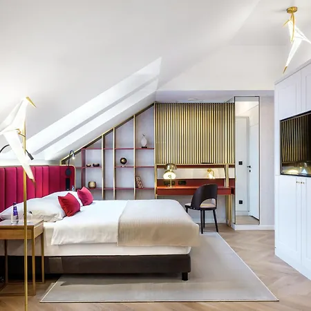 Hotel Golden Queen