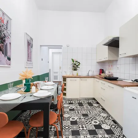 Friendhouse Avenue Krakov