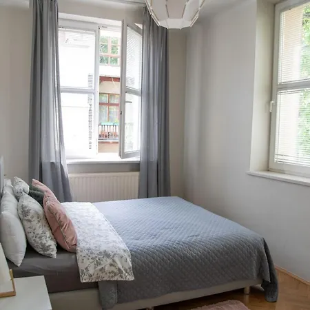 Brokilon House Apartment *