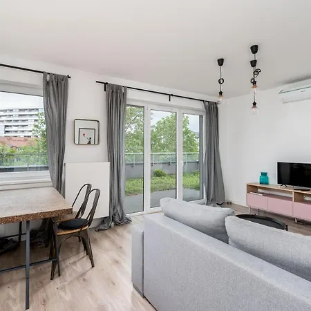 Rogozinskiego 2-bedroom * Krakow