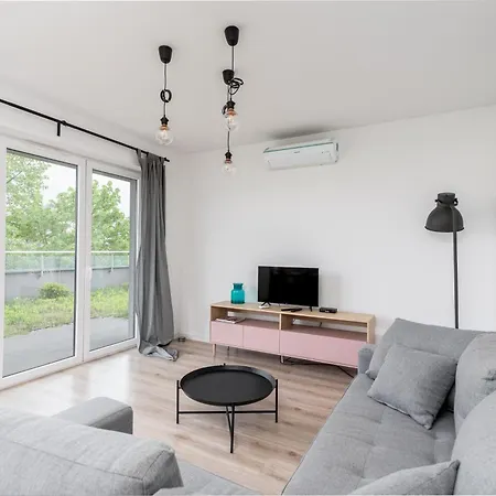 Rogozinskiego 2-bedroom Apartment *