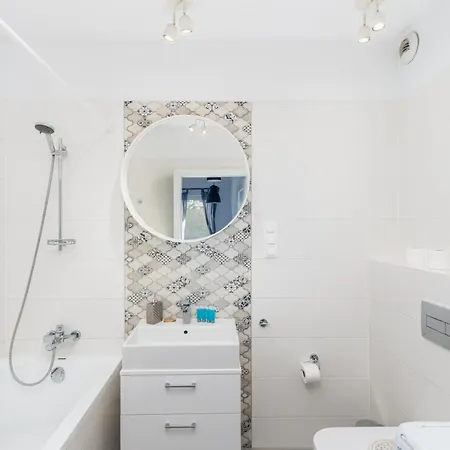 Rogozinskiego 2-bedroom Apartment *