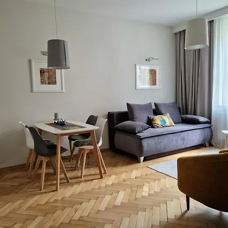 Brokilon House Apartment *