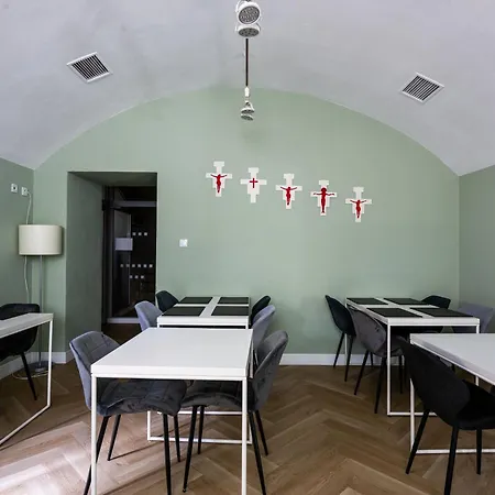 Home Aparthotel