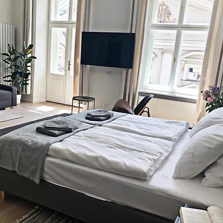 Aparthotel Anny 5 *