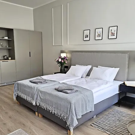 Anny 5 Aparthotel *