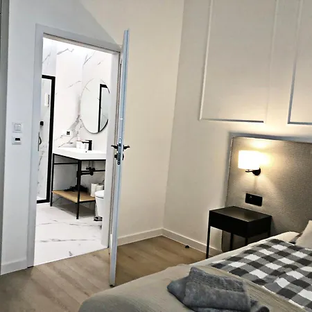 Aparthotel Anny 5 *