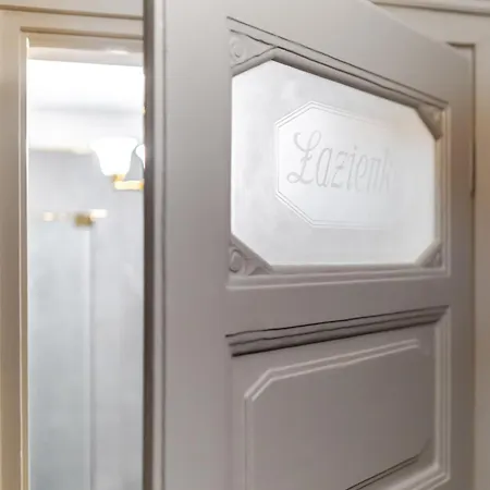 Otel H15 Francuski Old Town - Destigo