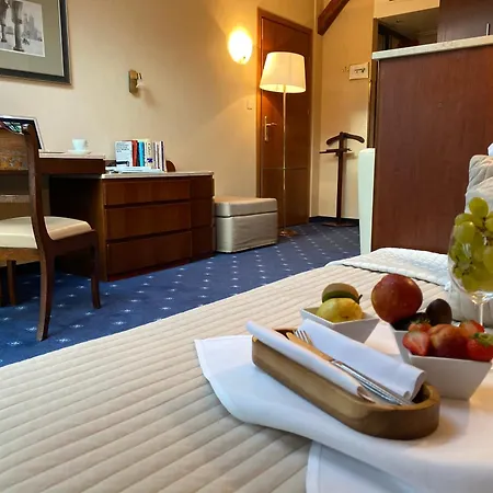 Otel Crown Piast &