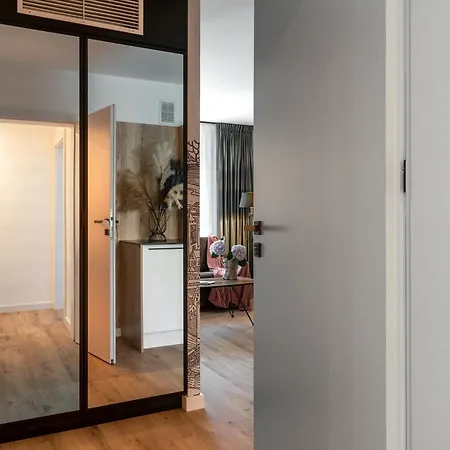 Inpoint Spacious Near Main Square & Kazimierz District Апартаменты Краков