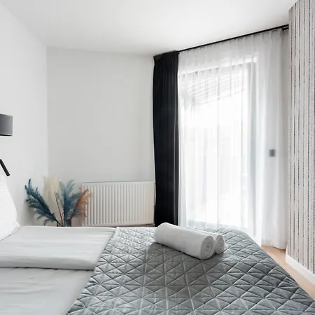 Inpoint Spacious Near Main Square & Kazimierz District Апартаменты *
