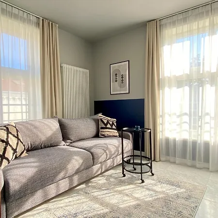 H11 Aparthotel 5*
