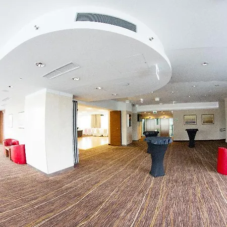 Hilton Garden Hotel 4*