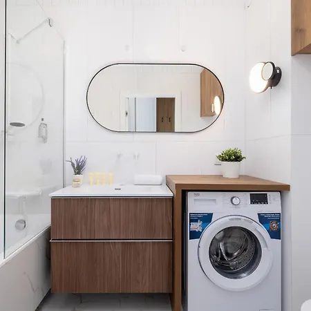 Apartment Klimatyzowane W Centrum Krakowa Z Parkingiem I Biurkiem By Renters Prestige Krakow